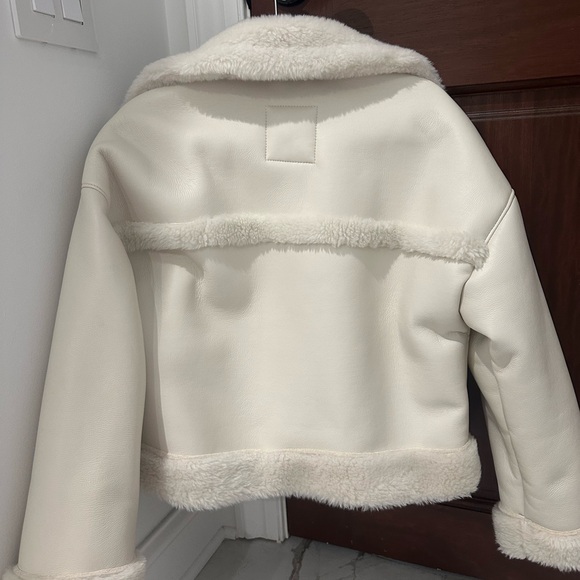 Abercrombie & Fitch Oversized Shearling Sherpa lined Jacket in white - Picture 3 of 8